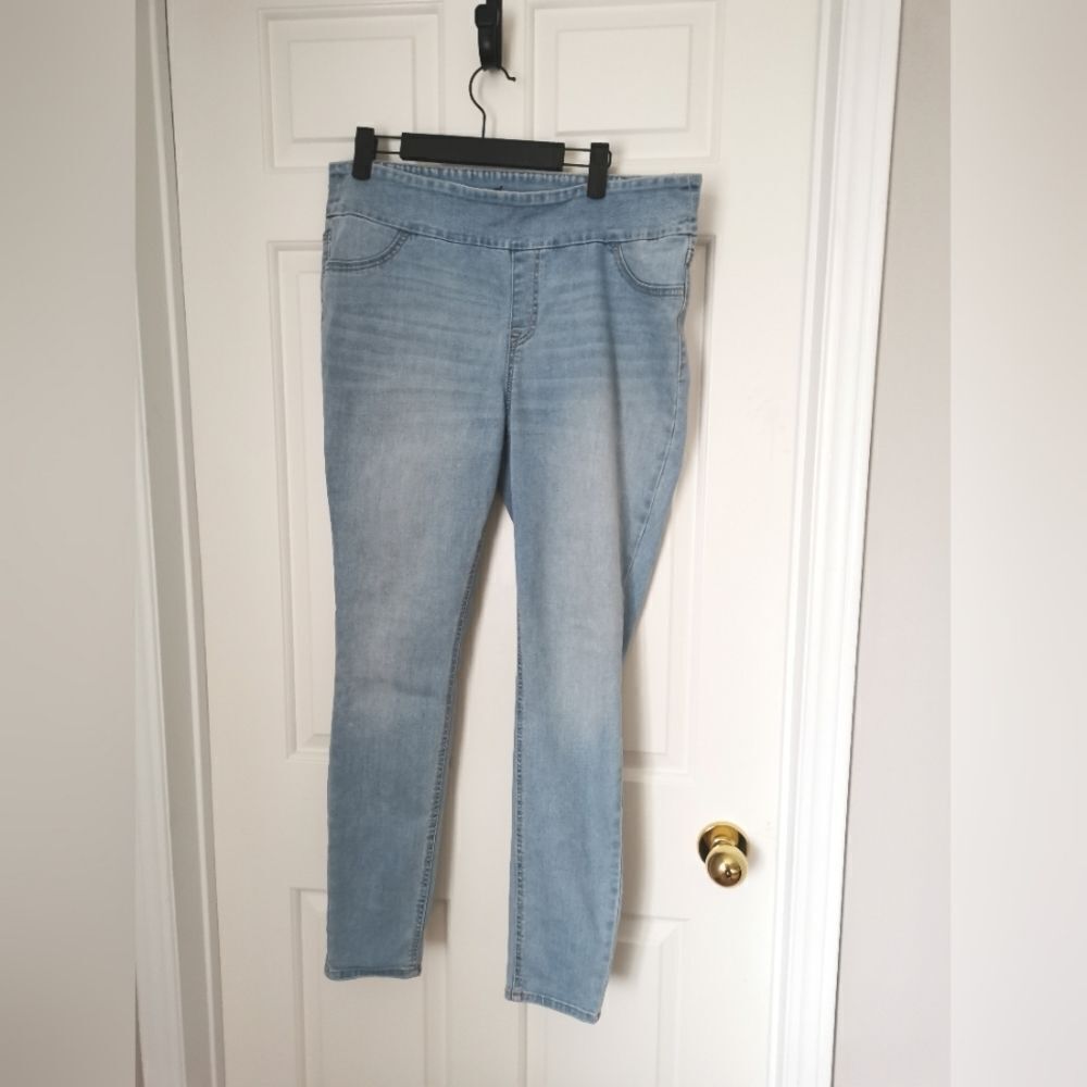 2/$40 Thyme maternity jeans size L